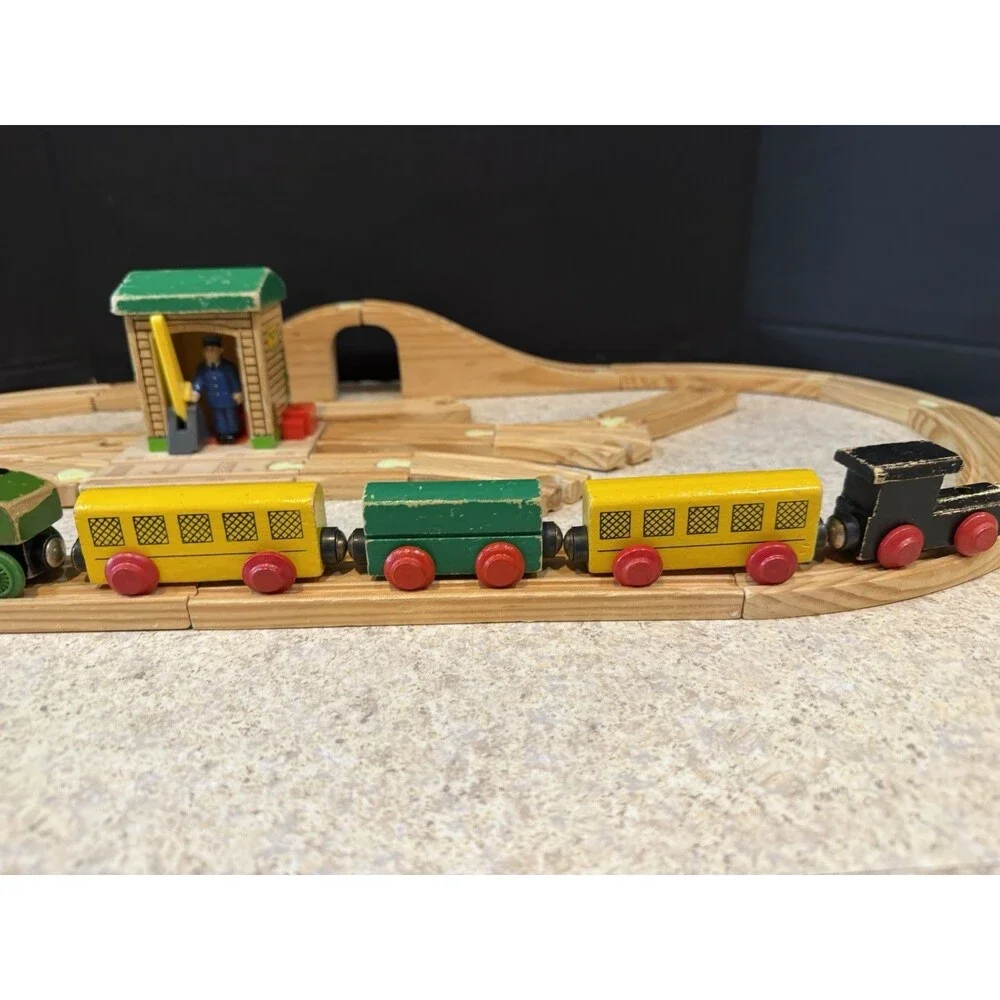 Huge Thomas Wooden Railway Lot 30+ Trains Track Bridges Station Tunnel Gullane T